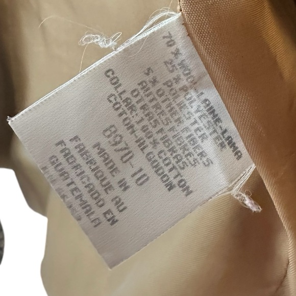 Joan Leslie Vintage 90’s Plaid Blazer with Velvet Collar - Picture 6 of 6